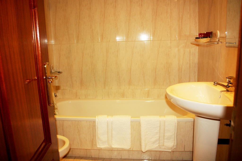 Pension Residencia Buenos Aires Виго Экстерьер фото